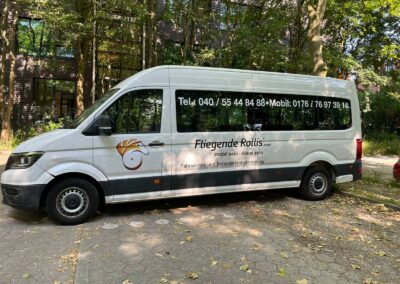 Unser Fahrzeug von der Seite mit Telefonnummer