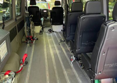 Innenansicht Fahrzeug mit Platz für Rollstühle