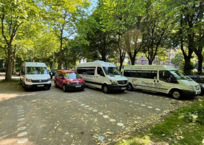 Einige unserer Fahrzeuge auf dem Parkplatz